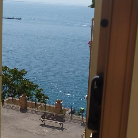 Апартаменты La Finestra Sul Mare Виетри Экстерьер фото